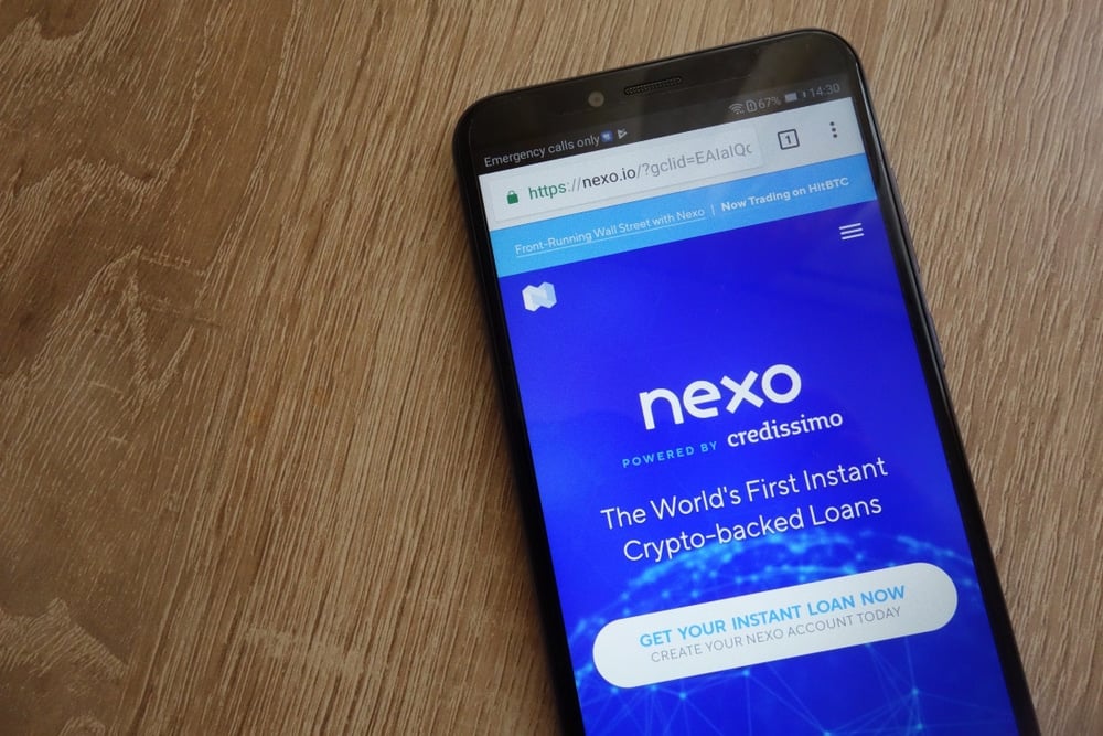 La page Web de Nexo affichée sur un smartphone