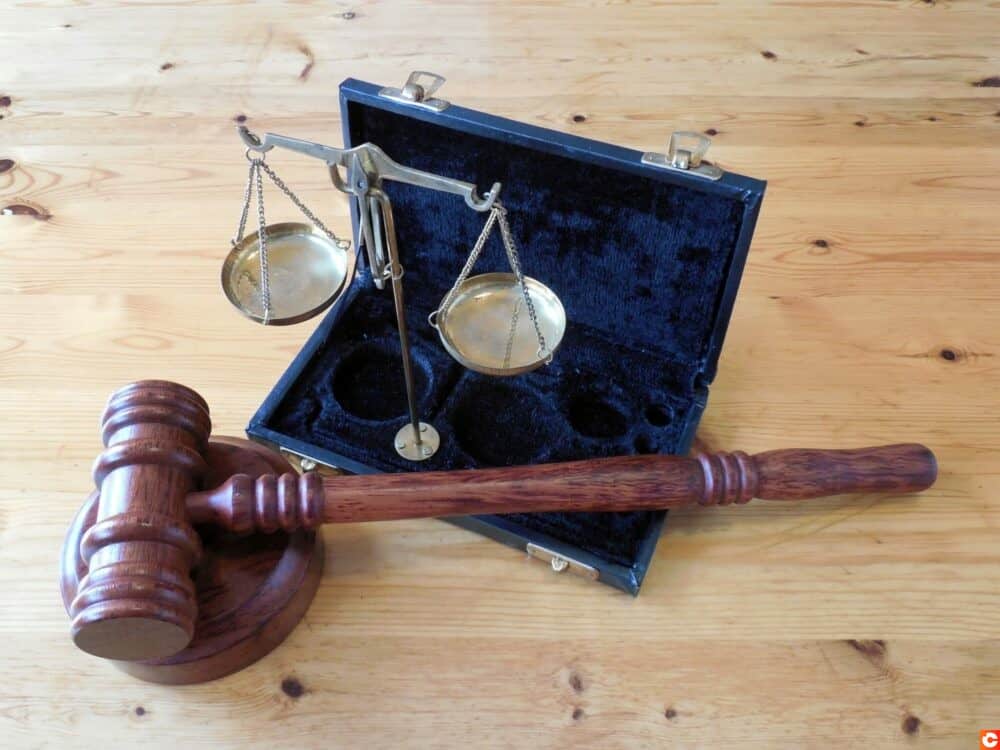 hammer, horizontal, court john mcafee
