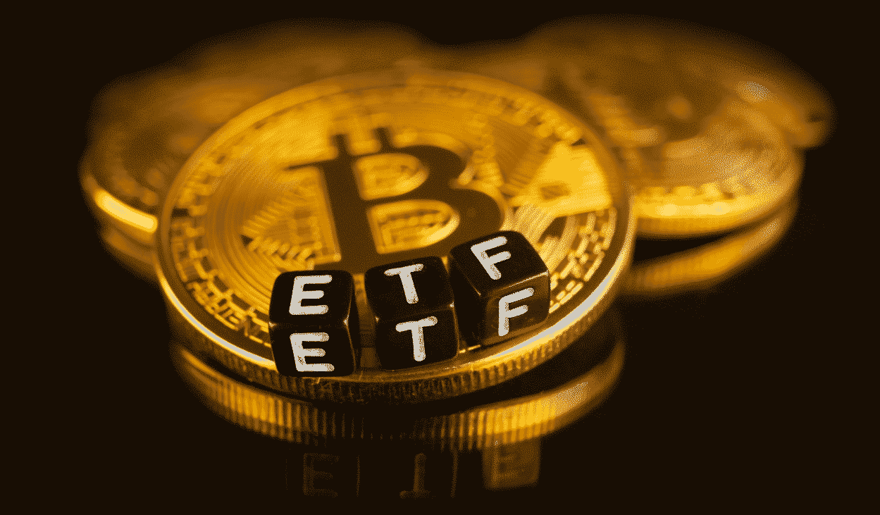 Experts expect Bitcoin (BTC) ETF approval in late October