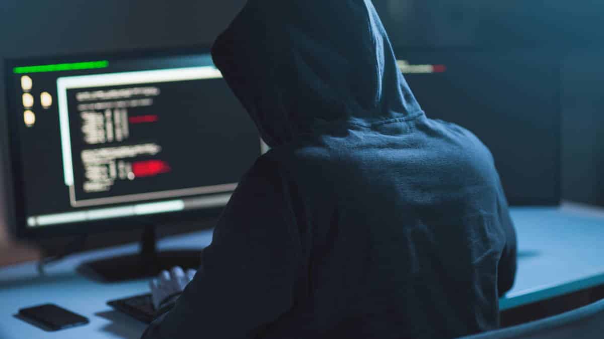 Хакер продавал украденные приватные видео за Bitcoin (BTC)