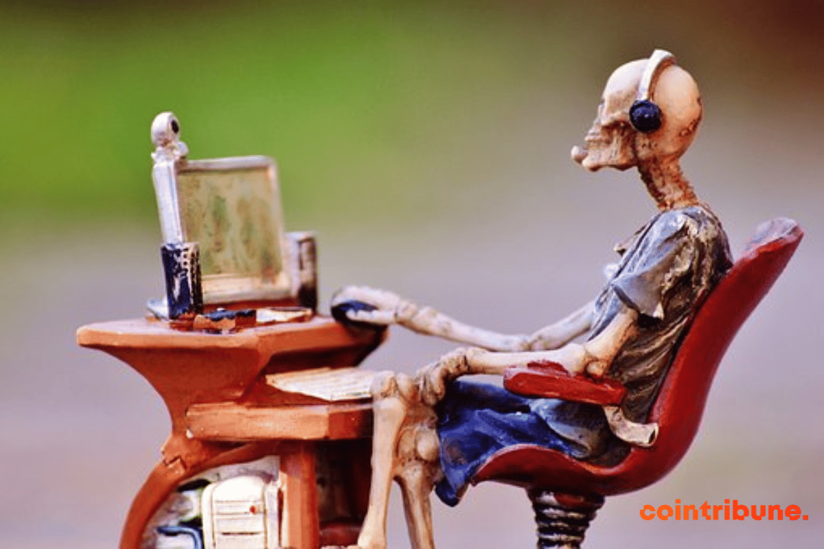 Un squelette utilisant un ordinateur