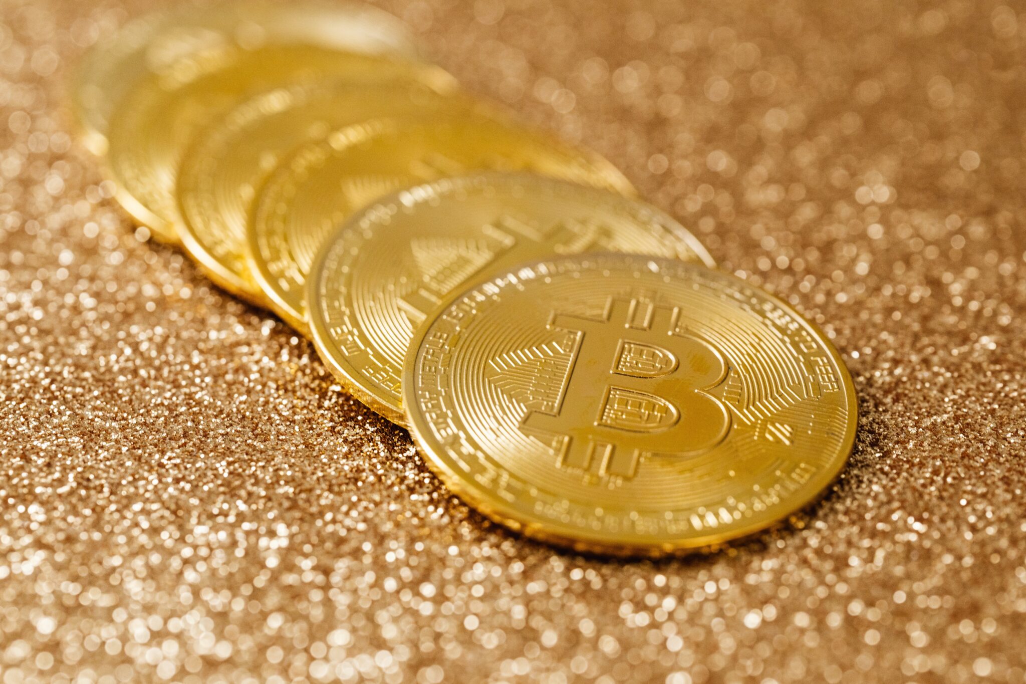 Des pièces de bitcoin