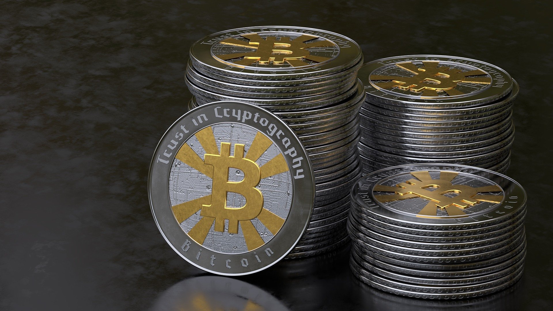 Des piles de pièces de monnaies représentant le bitcoin