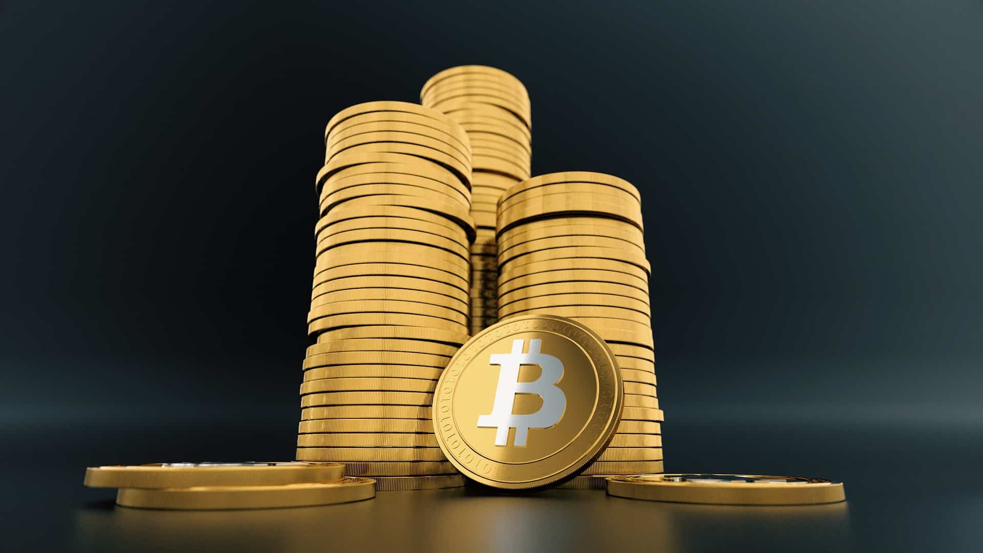 Des pièces de bitcoin empilées les unes sur les autres