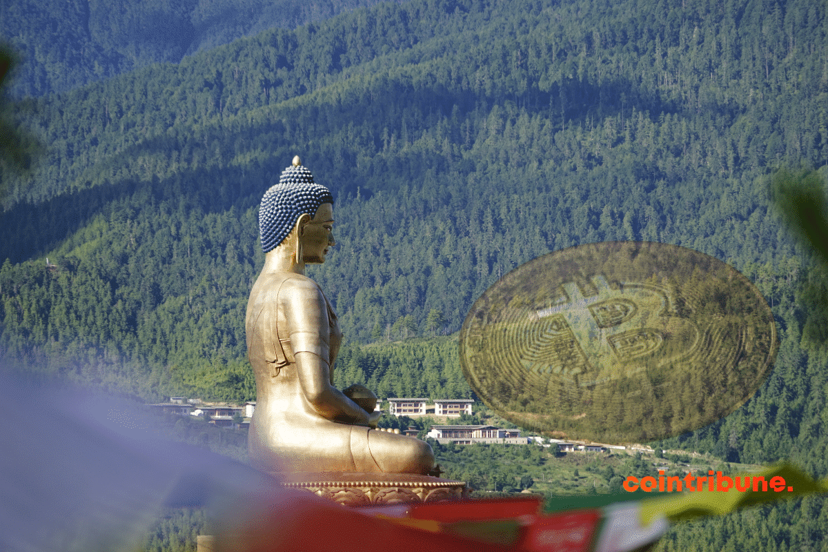 Une statue de Boudha symbolisant le Bhoutan et une pièce de bitcoin en filigrane