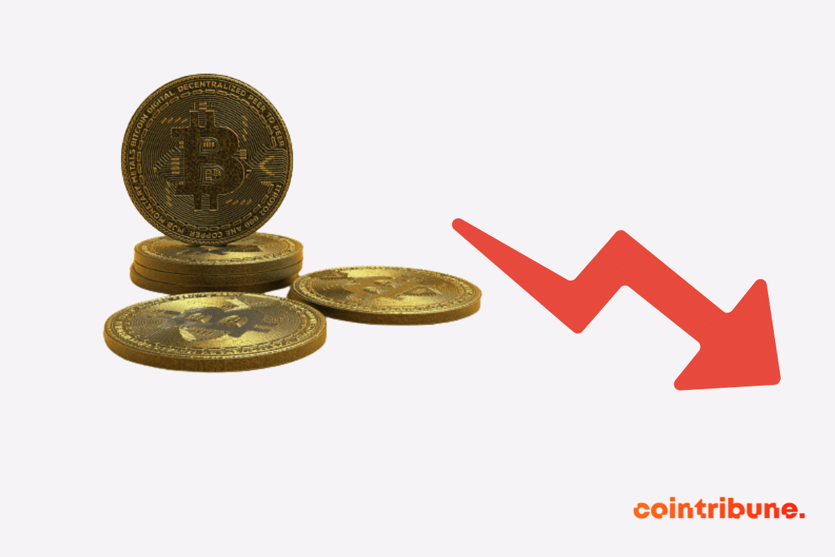 Des pièces de bitcoin et un graphique matérialisant une baisse de cours