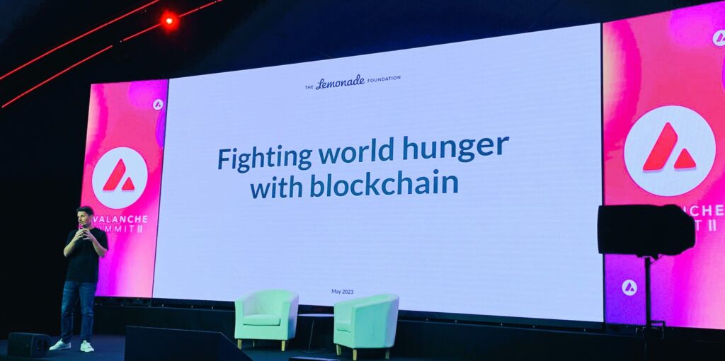 Roy Confino de The Lemonade Foundation présentant la conférence "Fighting world hunger with blockchain"