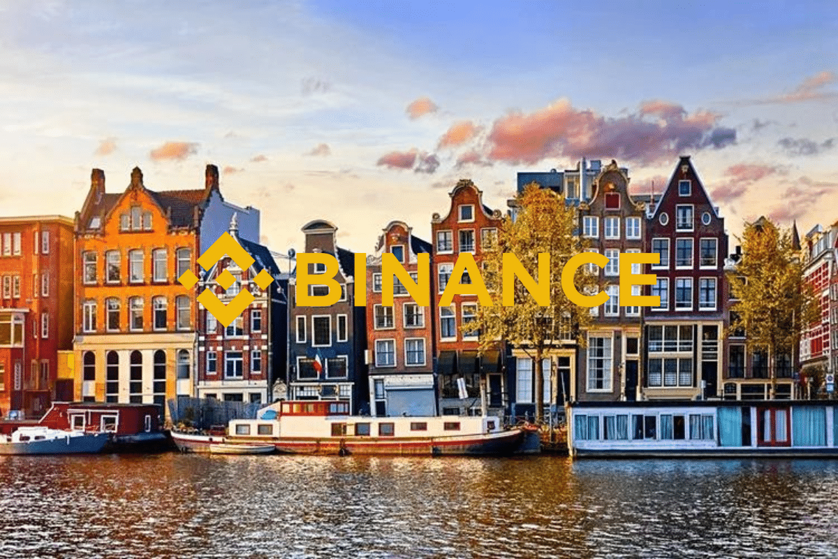 Amsterdam en vue et le logo de Binance pour signifier son retrait du marche