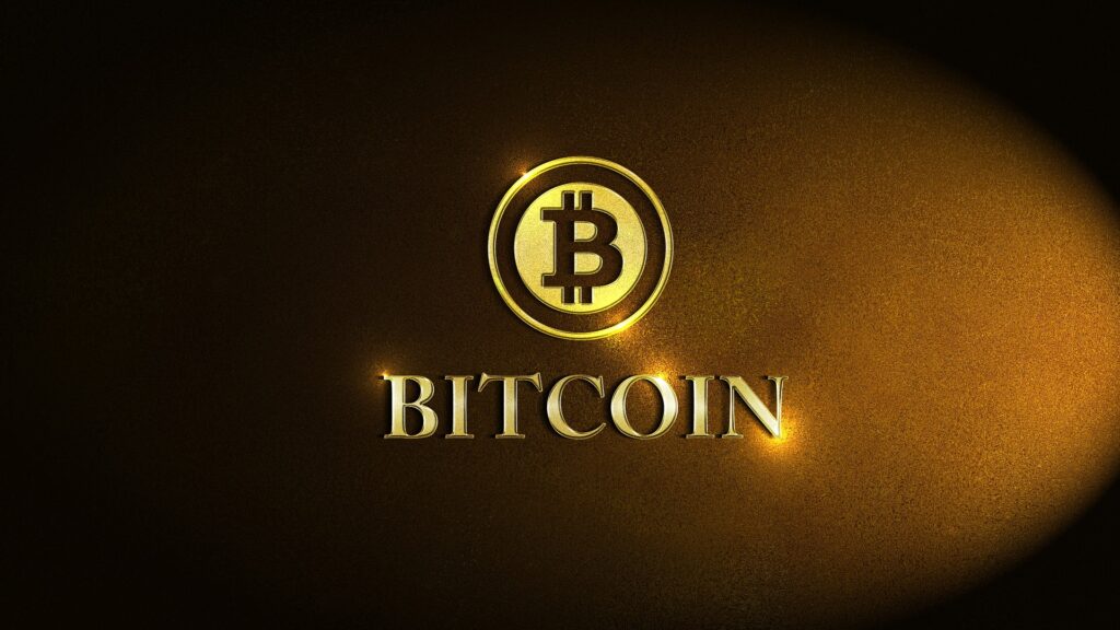 Une pièce de bitcoin suivie du nom de la crypto