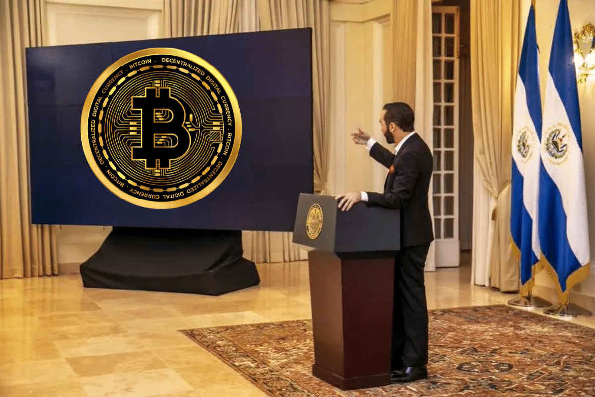Le president du Salvador Bukele montre le Bitcoin