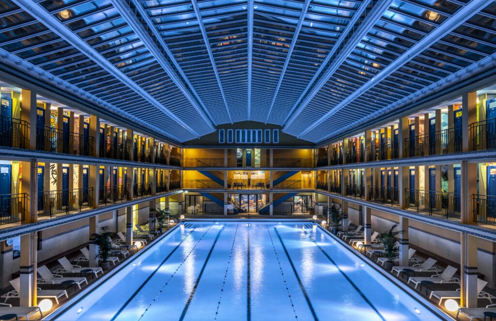 image de la piscine interieur du molitor paris