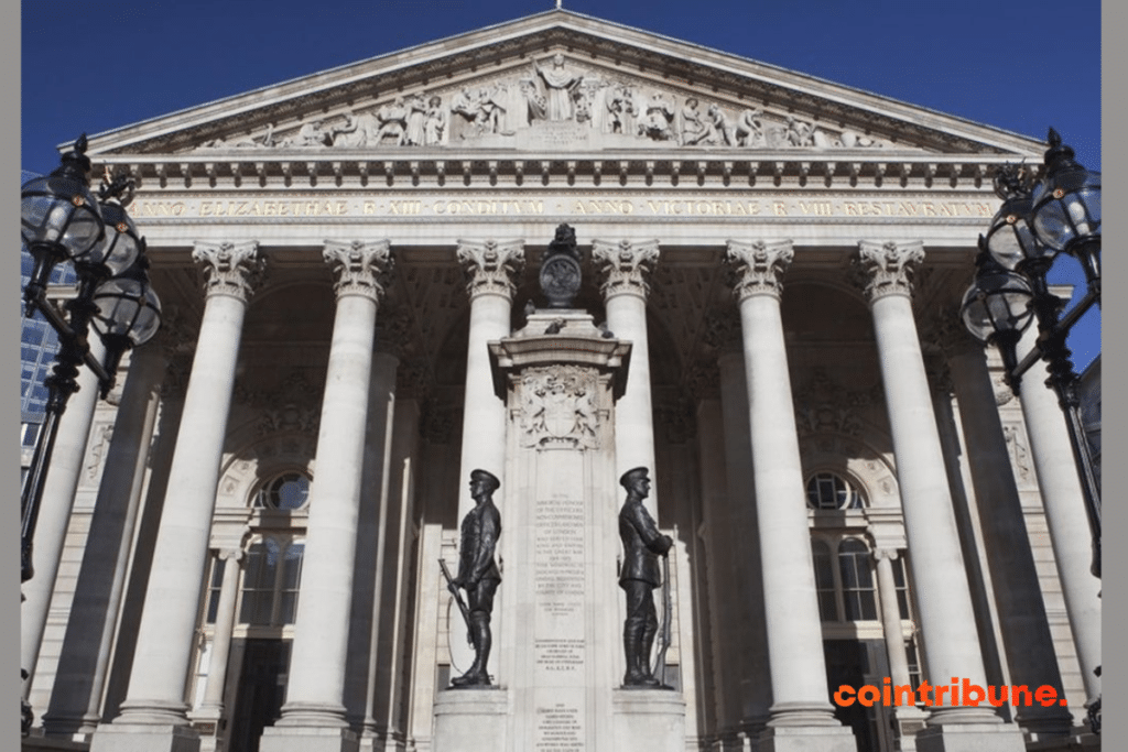 Vue de l'extérieur de la Bourse de Londres, qui veut investir dans un projet de blockchain non lié à la crypto