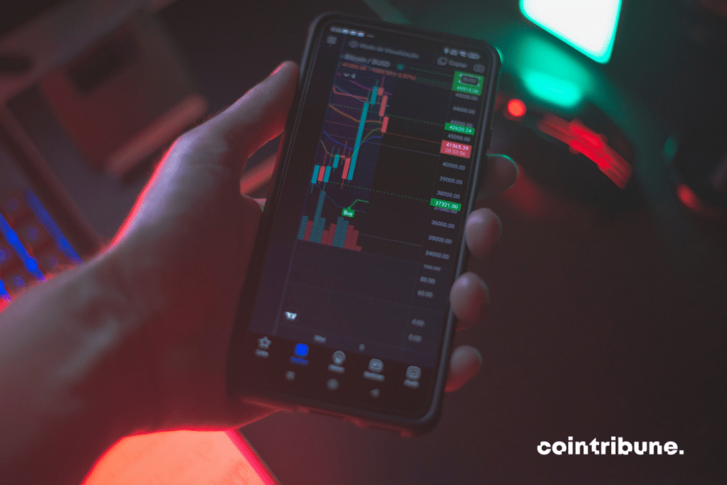 Un trader visionnant ses graphiques sur son téléphone