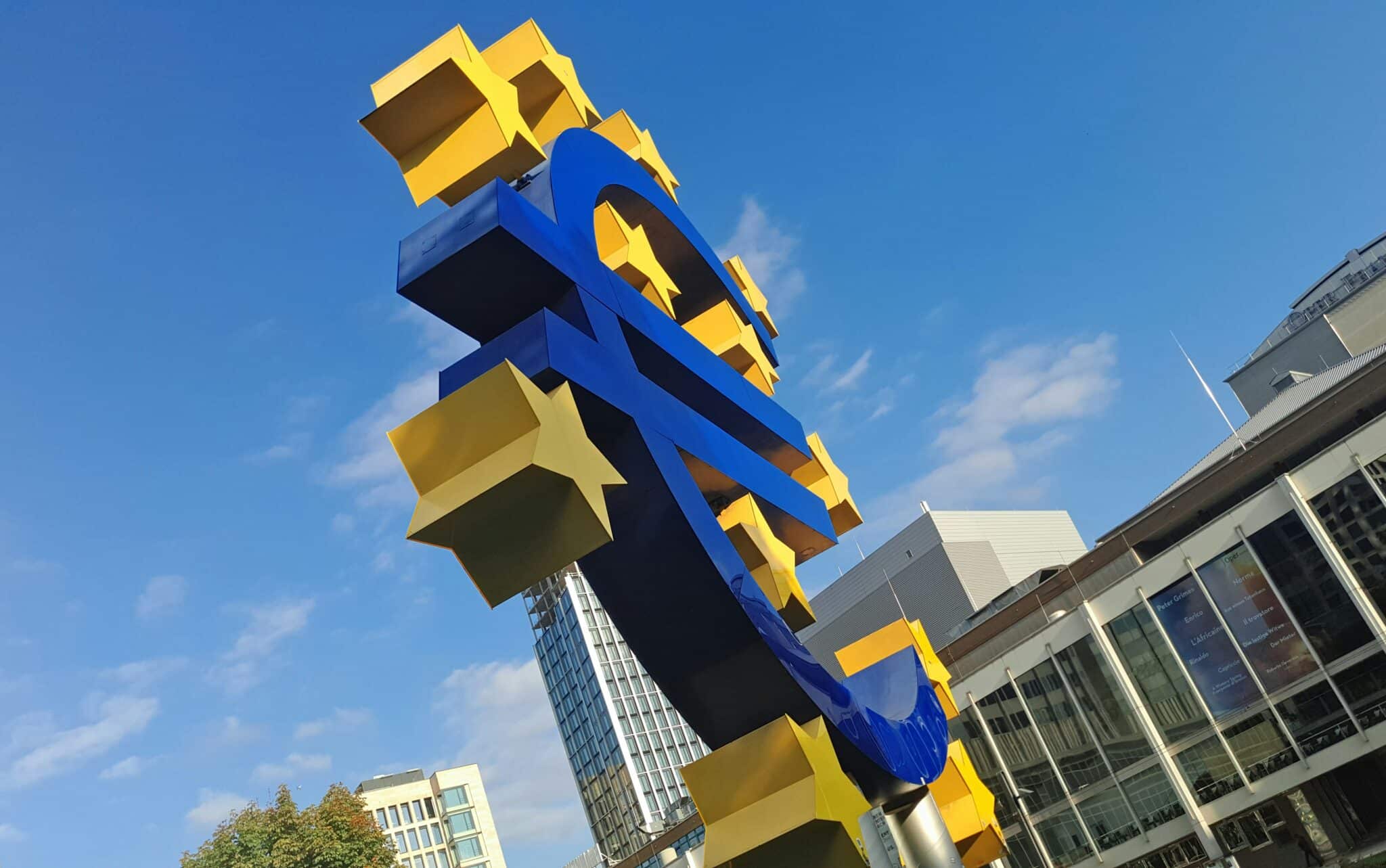 Logo de l'Euro, devant le siège de la Banque Centrale Européenne
