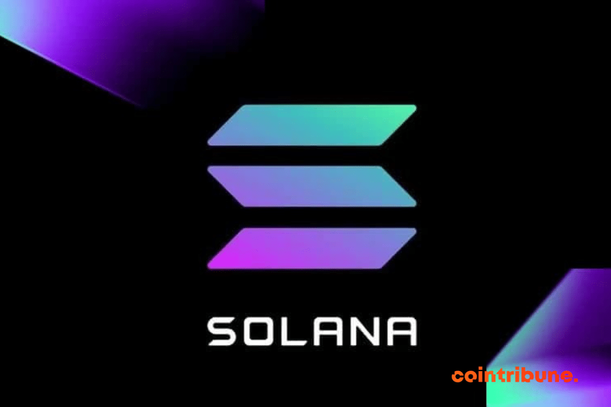 Logo de la blockchain Solana dont la crypto SOL s'est redressée après une chute brutale