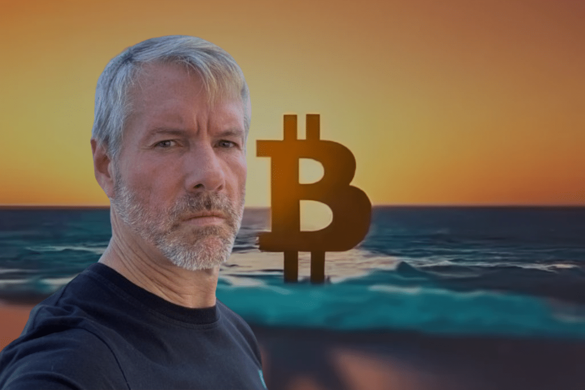 Saylor devant une plage Bitcoin