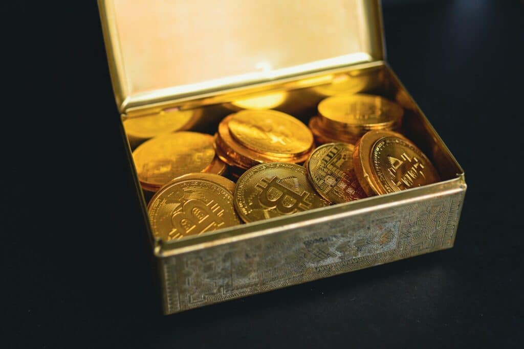 Des bitcoins dans un coffre.