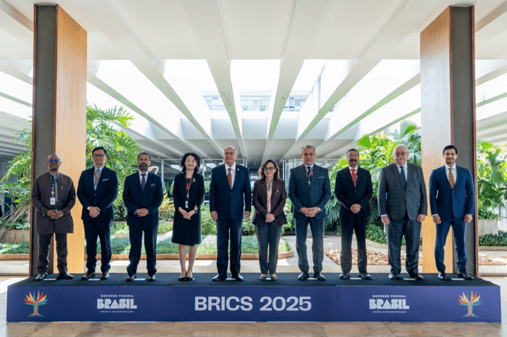 Ministros de Comércio dos países do BRICS adotam declaração em defesa de comércio multilateral. Foto: Rafael Medelima/BRICS Brasil 