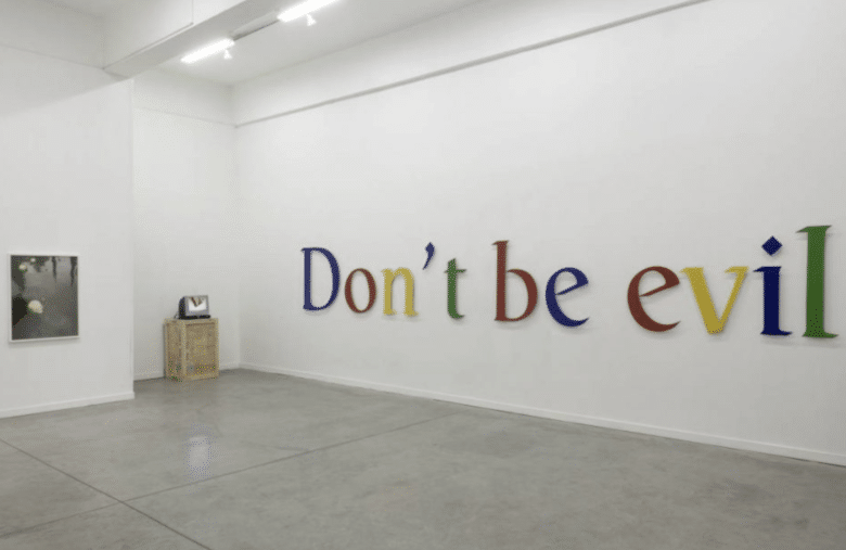 Le slogan de Google dont' be evil